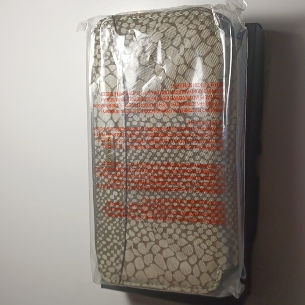 Nice, women wallet Travelon beige and gray